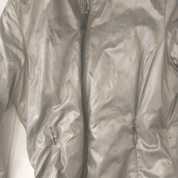 Sexy body hugging‎ fitted Spyder light weight winter jacket - Picture 3 of 8